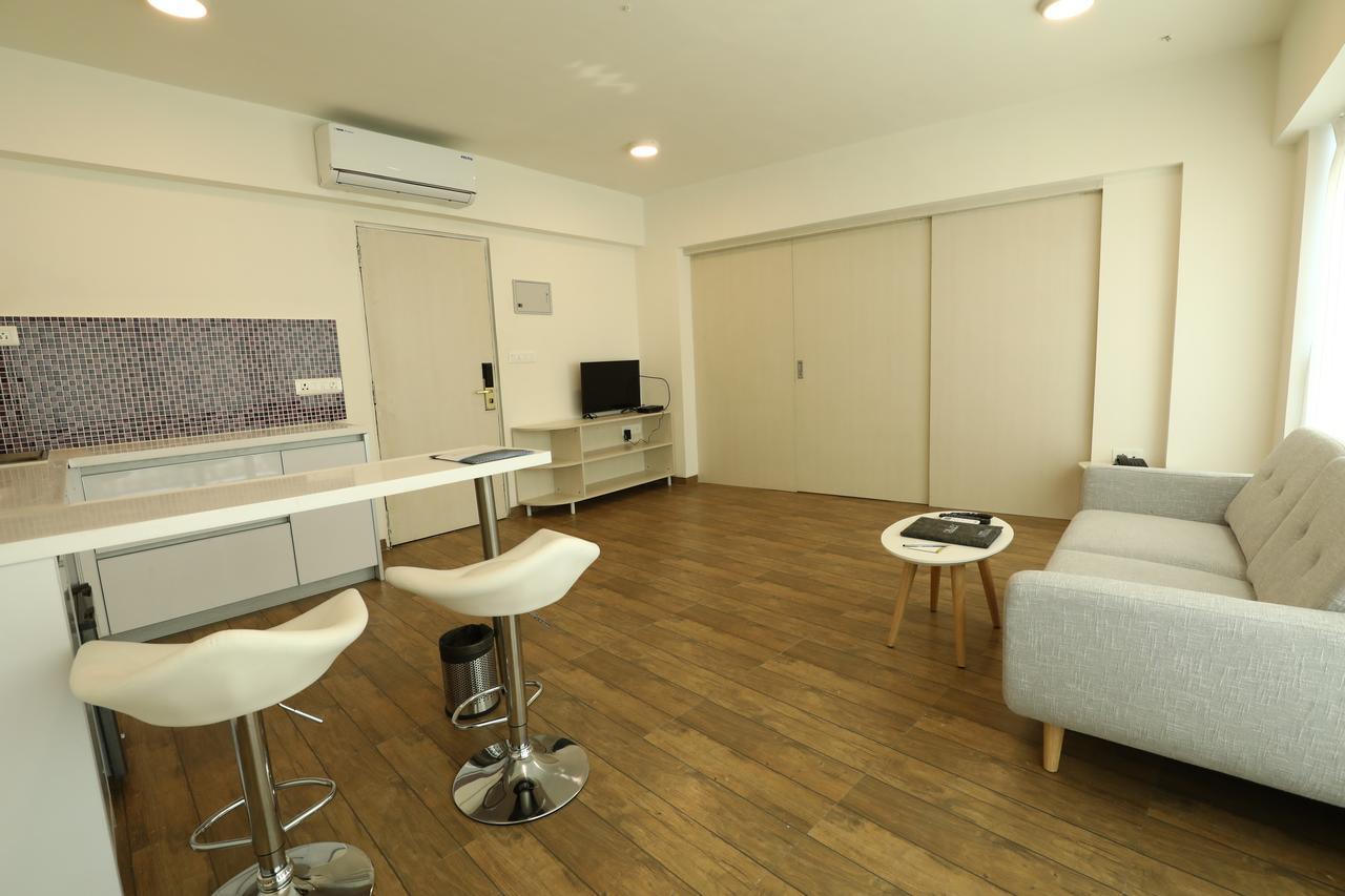 Rajhans Belliza Service Apartment Сурат Экстерьер фото
