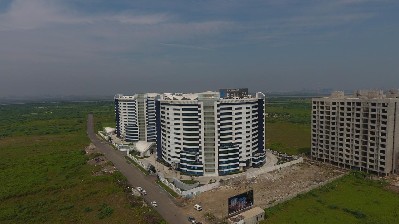 Rajhans Belliza Service Apartment Сурат Экстерьер фото