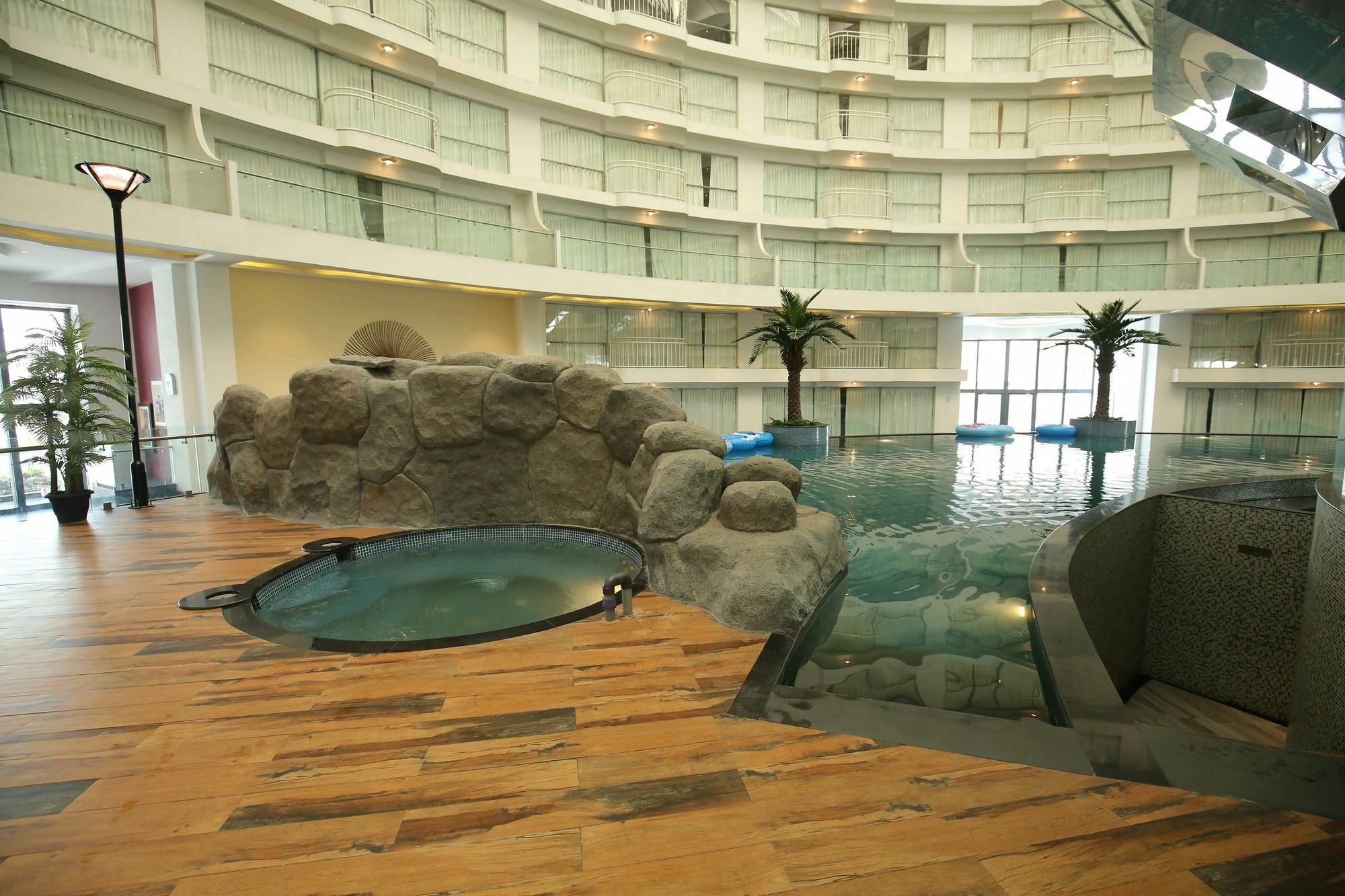 Rajhans Belliza Service Apartment Сурат Экстерьер фото